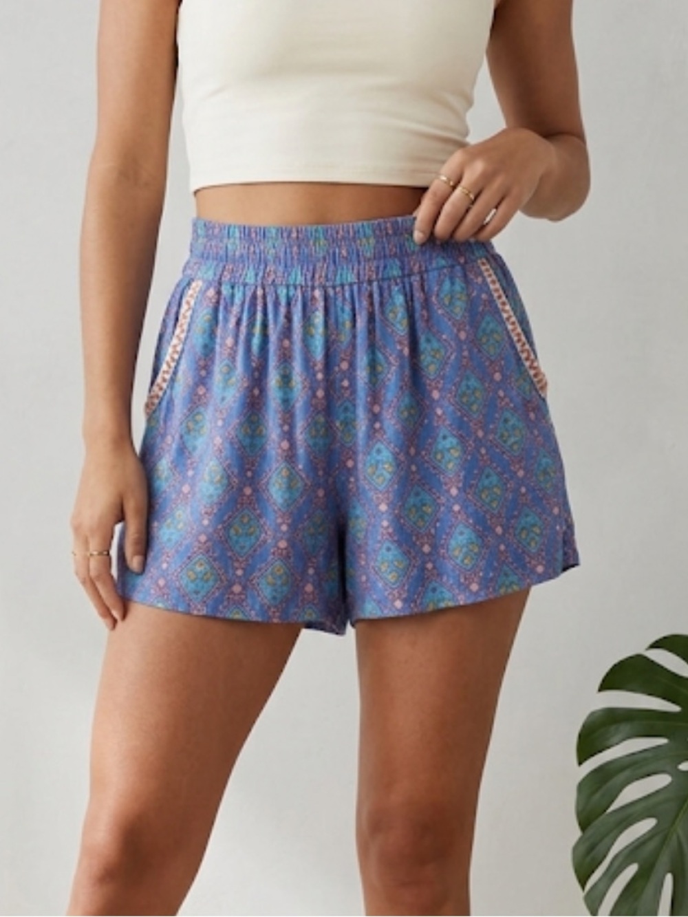 Stretchy Aztec shorts size M